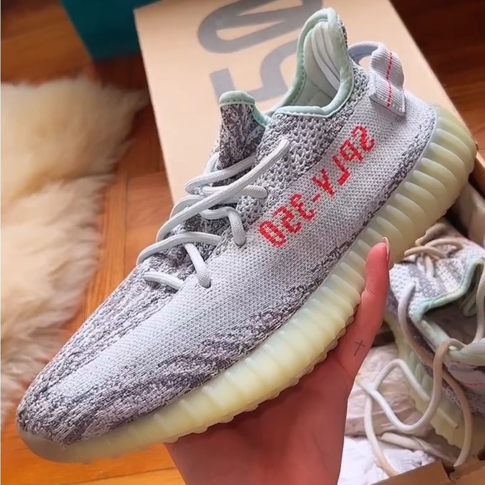 Yeezy V2 Blue Tint size 8